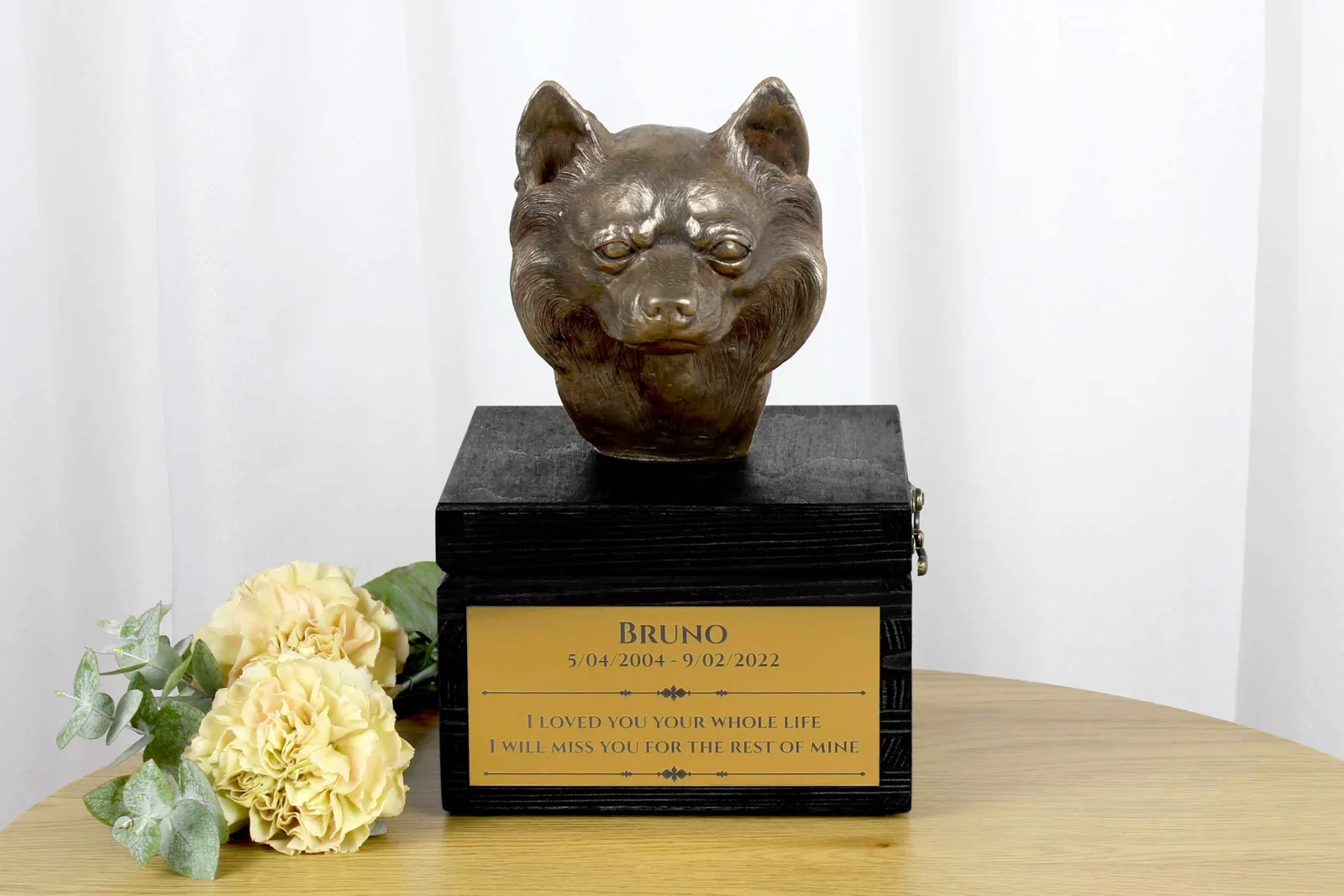Chihuahua langharig – urn met gravure en hondensculptuur, handgemaakt — foto 2