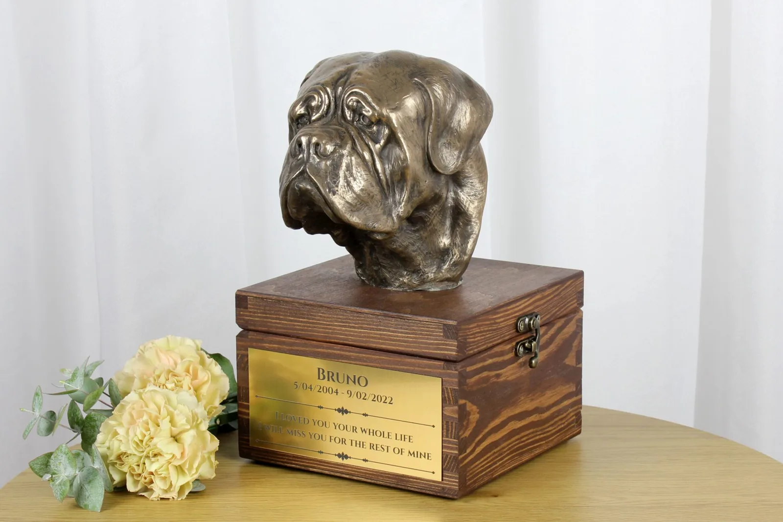Dogue de Bordeaux urn met hondenstatuette – gepersonaliseerde asurn — foto 3