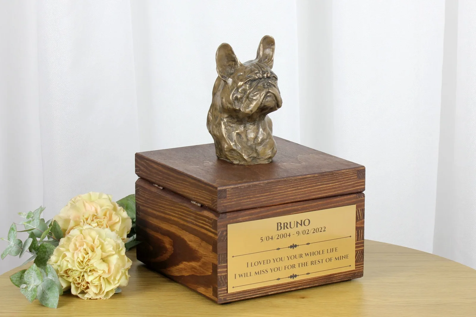 Franse Bulldog urn met beeldje – gepersonaliseerde hondenurn — foto 2