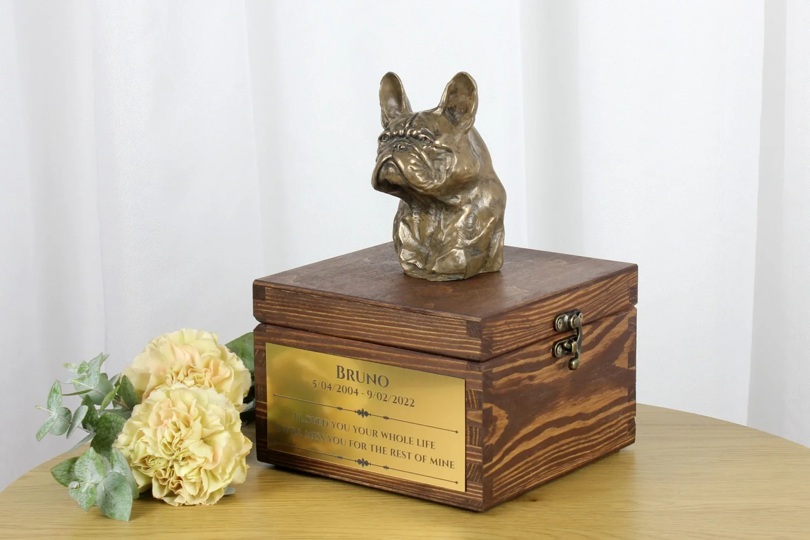 Franse Bulldog urn met beeldje – gepersonaliseerde hondenurn — foto 3