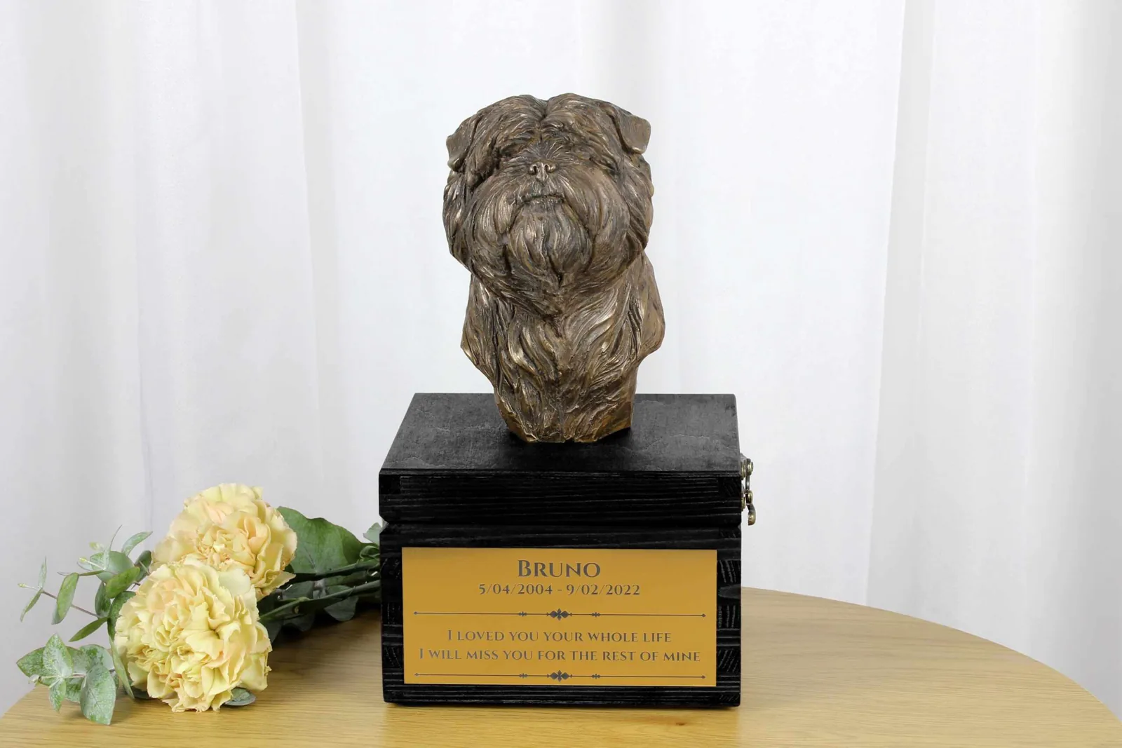 Handgemaakte urn Affenpinscher met hondensculptuur en gravure — foto 2