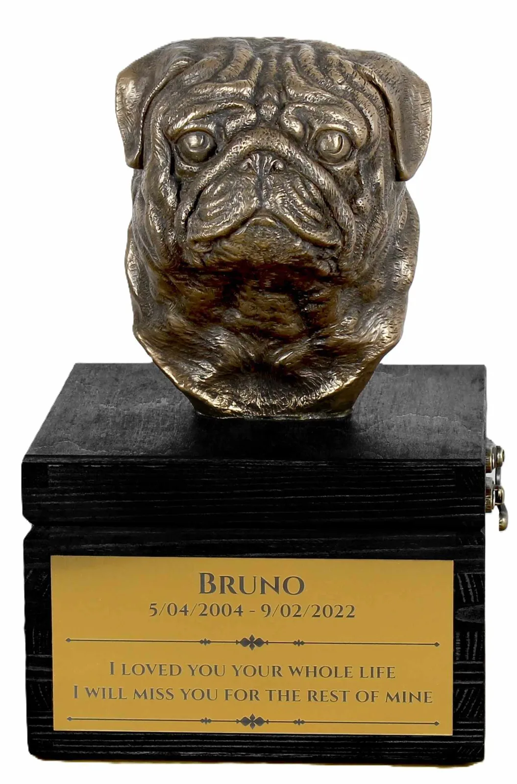 Handgemaakte urn met beeld en gravure van een Pug