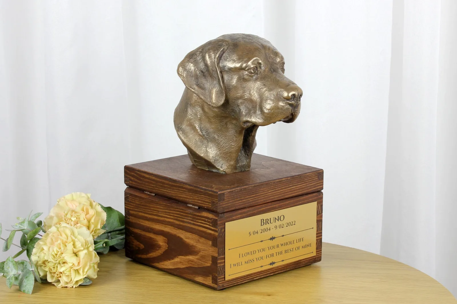 Labrador Retriever urn met beeldje – gepersonaliseerde hondenurn — foto 2