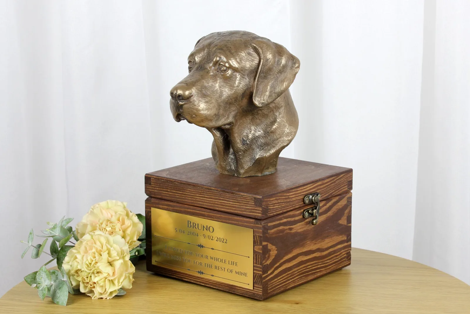 Labrador Retriever urn met beeldje – gepersonaliseerde hondenurn — foto 3
