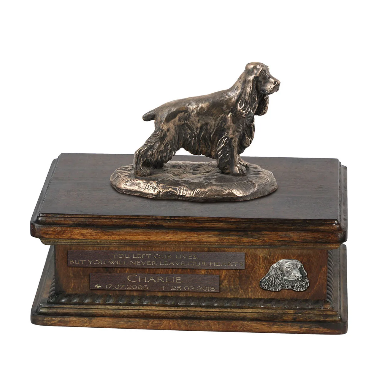 Persoonlijke urn voor Engelse Cocker Spaniel met hondenstandbeeld en hout