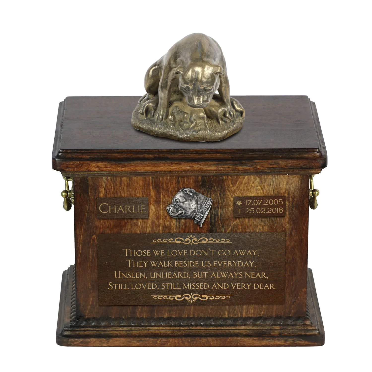 Persoonlijke urn voor Staffordshire Bull Terrier met beeldje en as.