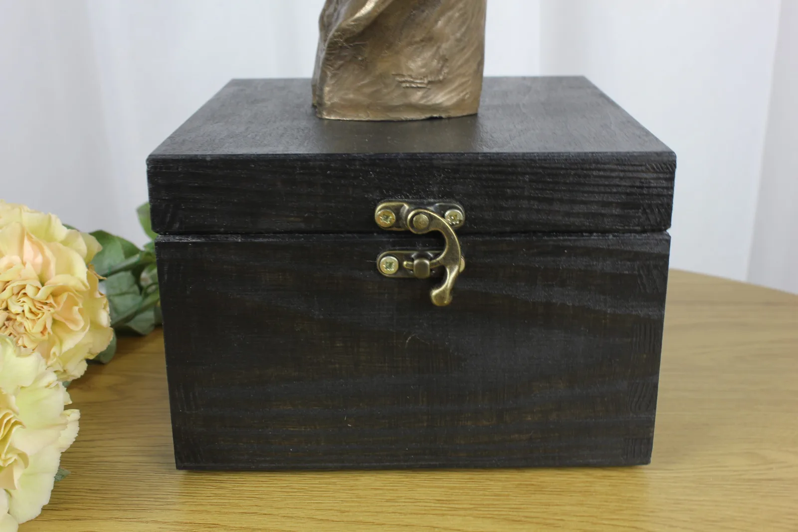 Urn met gravure en hondensculptuur van een Deense Dog — foto 6
