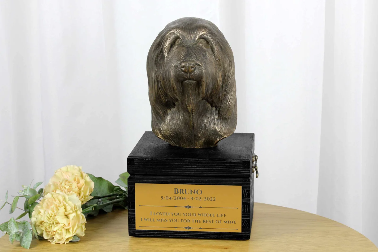 Urn met gravure en sculptuur van Bearded Collie, handgemaakt kunstwerk — foto 2