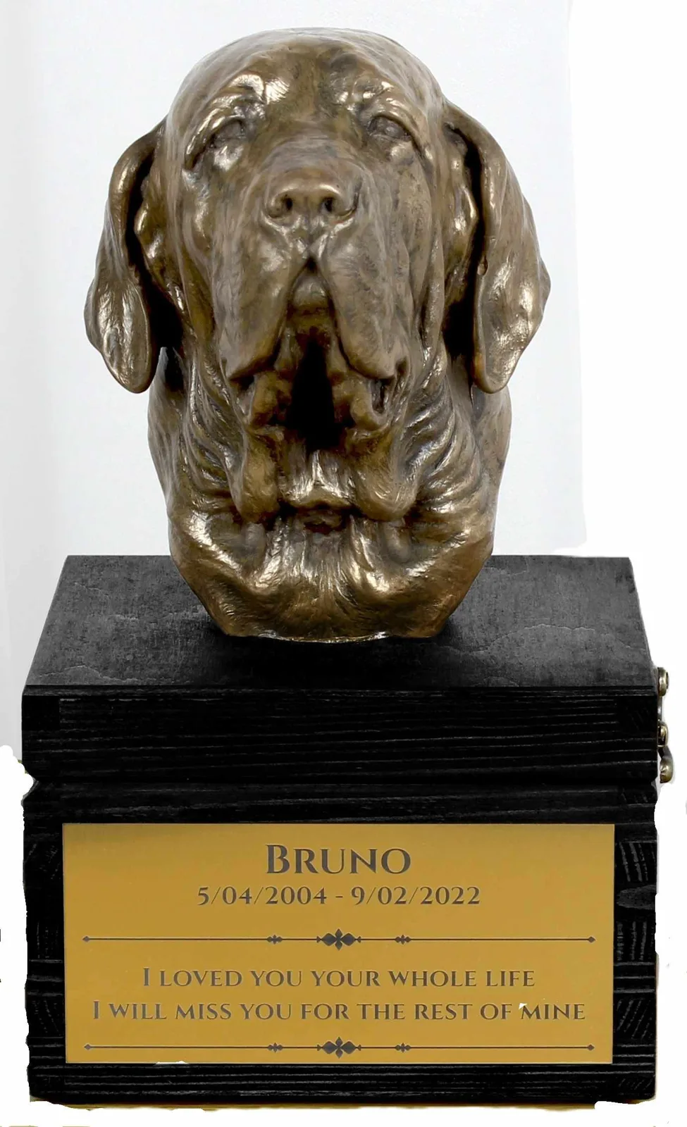 Urn met gravure en sculptuur van een Fila Brasileiro hond