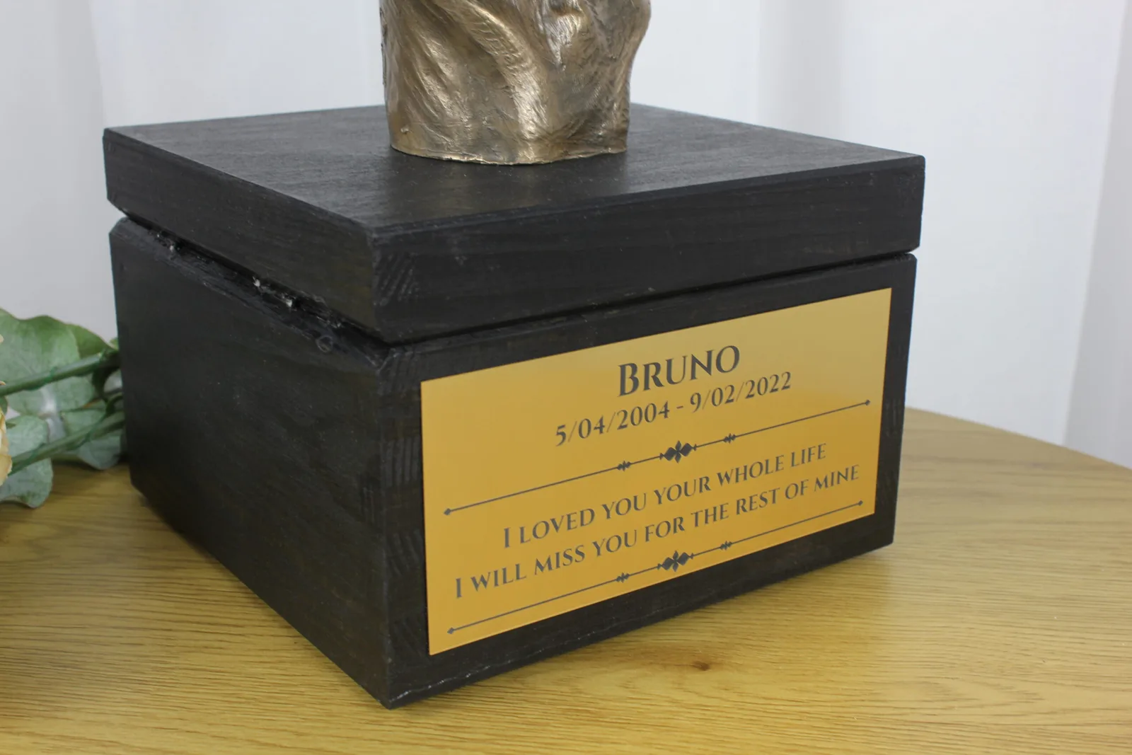 Urn met gravure en sculptuur van een Grand Griffon Vendéen hond — foto 4