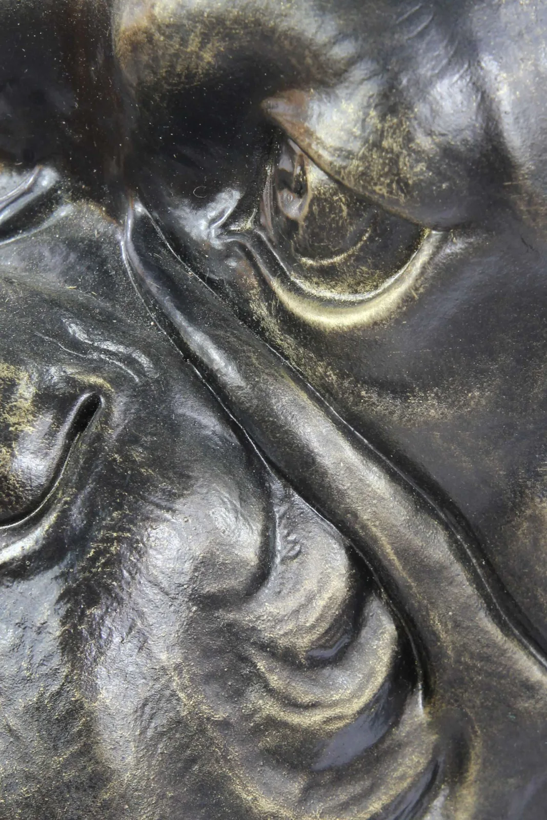 Urn voor hondenas – Duitse Boxer bust voor in de tuin — foto 13
